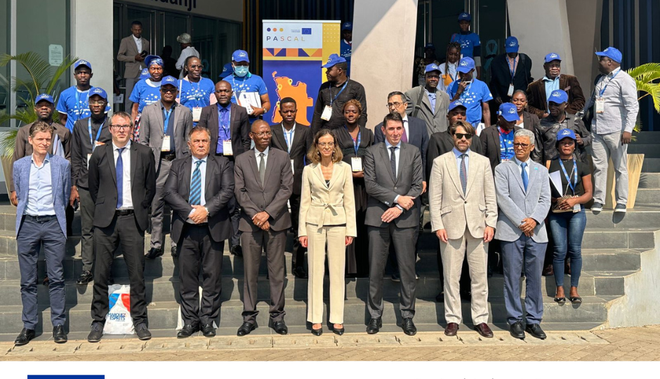 Embaixadora da União Europeia e participantes do evento